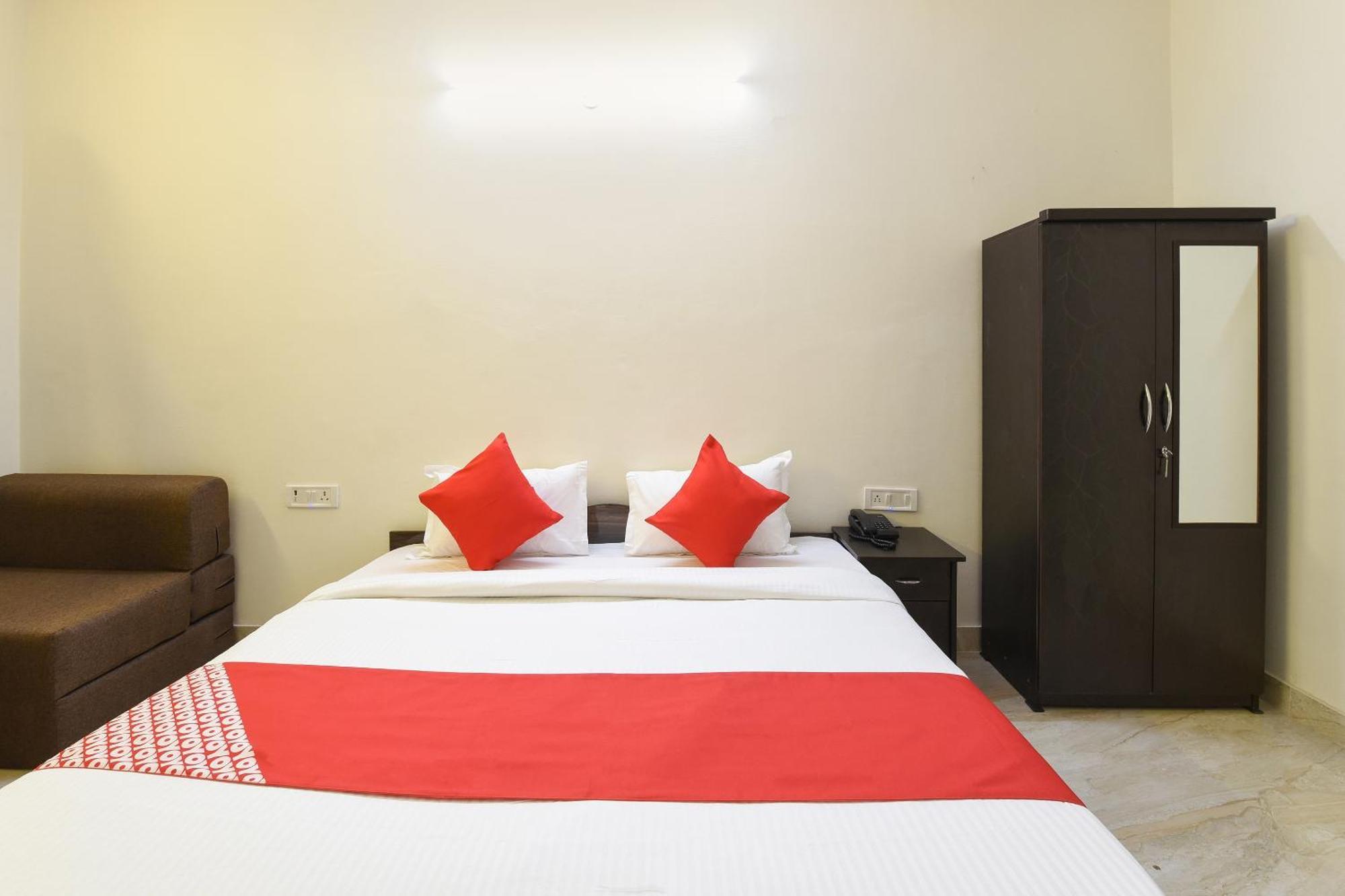 Hotel O Club Residency 3*
